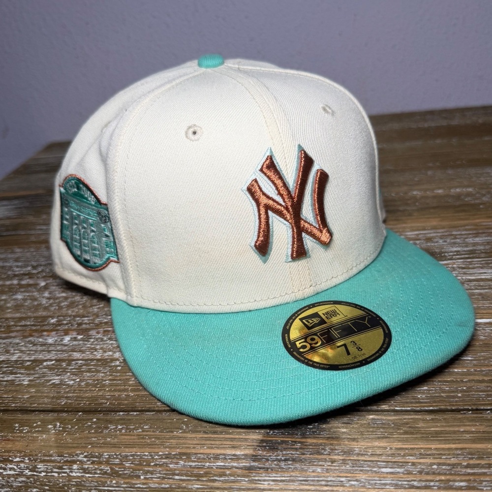 New Era 59FIFTY New York Yankees Fitted Hat 7 3/8 Cream Teal Bronze Side Patch